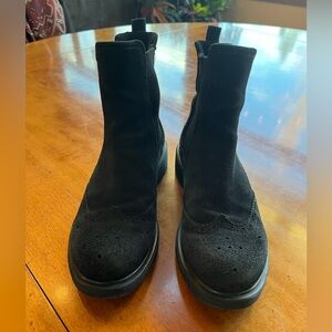 La Canadienne Womens Black Suede Chelsea waterproof Boots With Lug Sole Size 7.5
